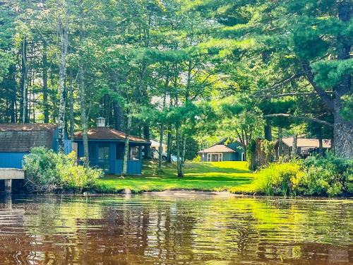 Three Lakes House | Three Lakes Cottage