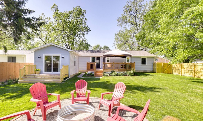 Three Oaks House | Three Oaks Home w/Guest House - 8 Mi to Beach!