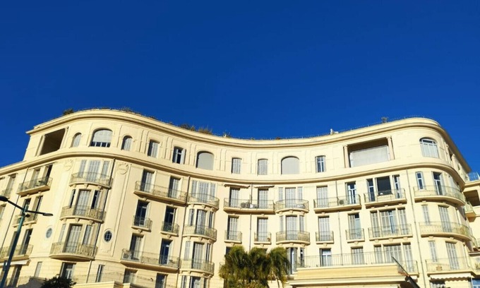 Alpes-Maritimes Apartment | Three-room apartment Palais Ausonia, near Lemon Festival
