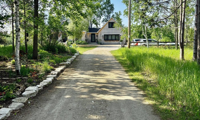 Sister Bay House | Three Sister Meadow "Sweet" Retreat