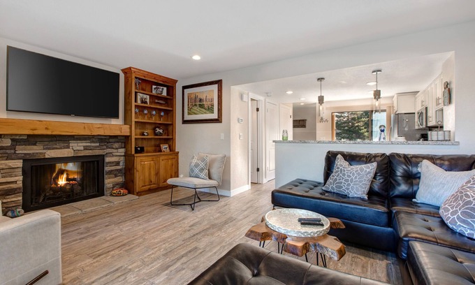 Park Meadows House | Three-story townhome with private hot tub, gas fireplace, decks