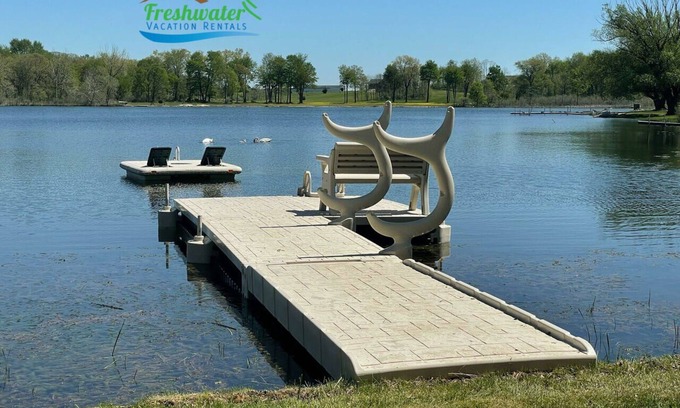 Fulton Cottage | Three Swans Lakehouse: Explore Fall Foliage on the Water!