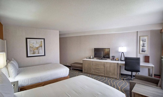 South Portland Hotel | Three Units Close to Downtown Portland | Hotel w/Indoor Pool & Free Breakfast