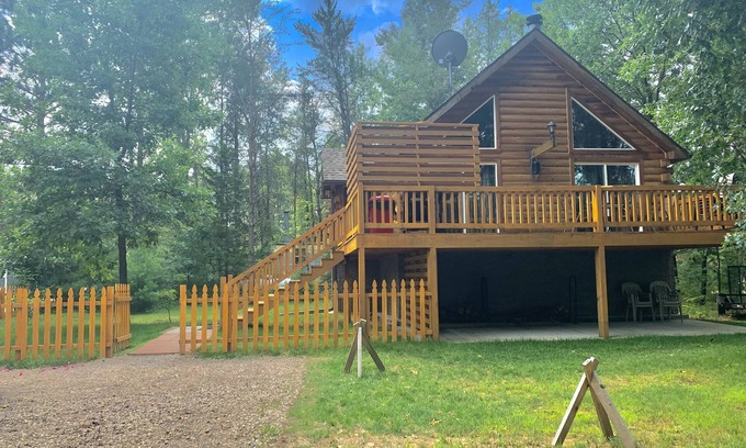 Friendship House | Three years old log Cabin, Free Firewood 5 min from Castle Rock Lake