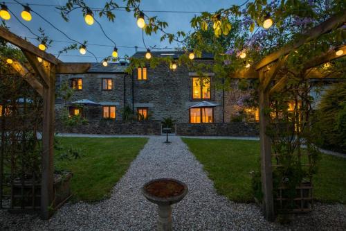 Widegates House | Threshing Barn at East Trenean Farm -Stunning Cornish Cottage sleeping 6 with hot tub, private garden, rural views and EV facilities