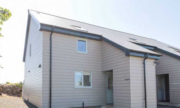 Newton by the Sea Cottage | THRIFT LODGE, pet friendly, character holiday cottage in Embleton
