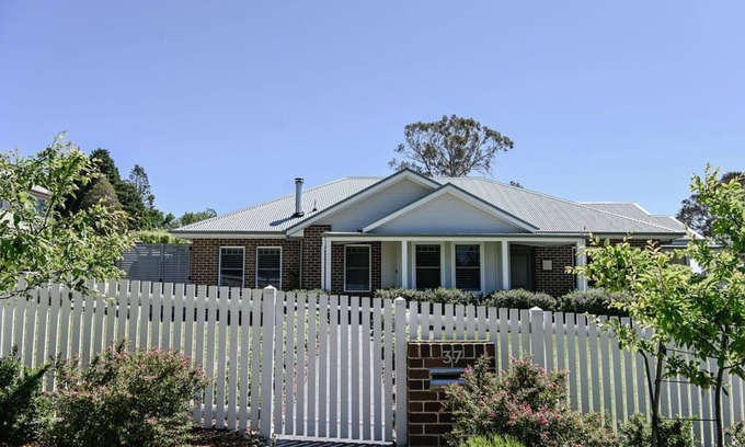 Moss Vale House | Throsby Views Moss Vale