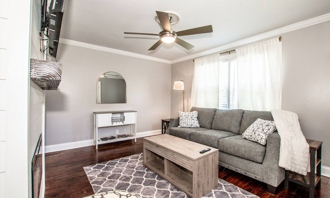 Mooresville House | Thyme to Travel to this soothing house in charming Mooresville