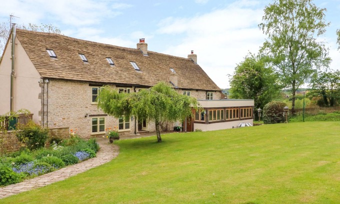 Inchbrook Cottage | TICKMOREND FARM, pet friendly, luxury holiday cottage in Nailsworth