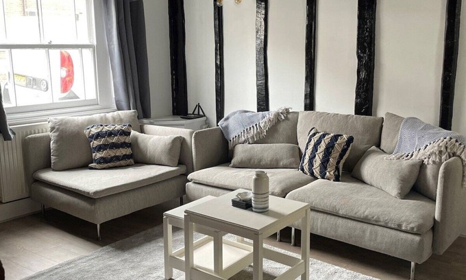 Harwich Cottage | Tidal Walk Cottage by the Sea