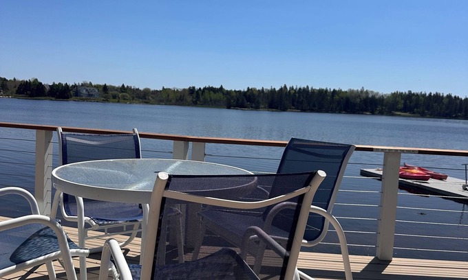 Tremont Cottage | Tides cottage on quiet tidal inlet with kayaks and fire pit