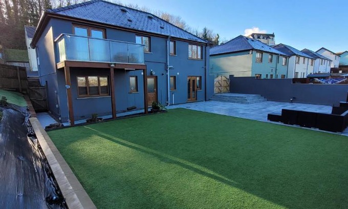 Pembroke Dock House | Tides Reach - 3 Bedroom Holiday Home - Llanreath - Pembroke Dock