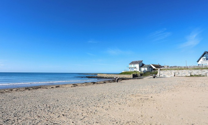 Rhosneigr Apartment | Tides Reach