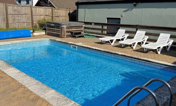 Llanteg House | TIG BHAN, family friendly, with pool in Llanteg