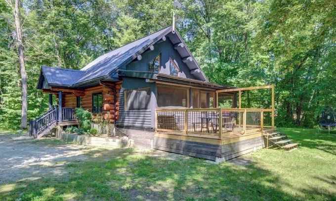 Waltham Ski Chalet | Tiger Lodge Loghouse