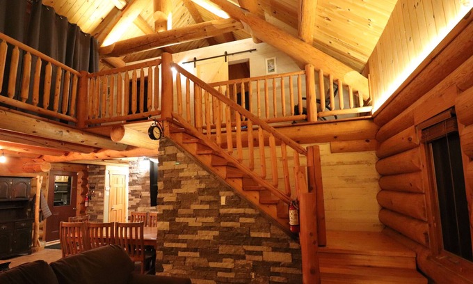 Waltham Cottage | Tiger Log House WaterFront Cottage