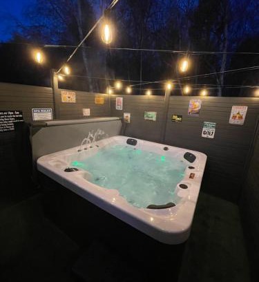 Swarland Villa | Tigers Wood - 2 bed hot tub lodge with free golf, NO BUGGY