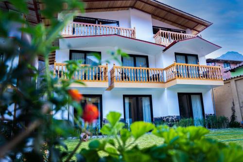 Ollantaytambo Hotel | Tikawasi ollanta 2 incluye transporte o recojo a la estacion de tren