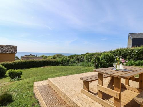 Charmouth House | Tillicum