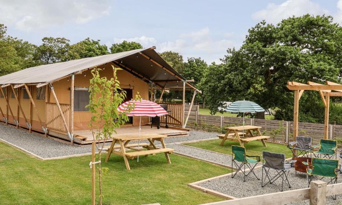 Tywyn House | Tilly Bob Lodge