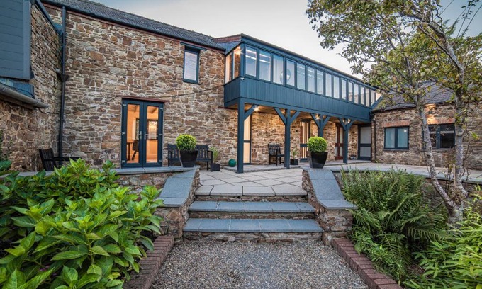 St Brides House | Timber Hill - Parkfields