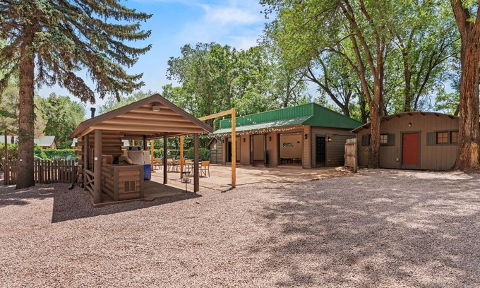 Colorado Springs Cabin | Timber Lodge Cabin 17