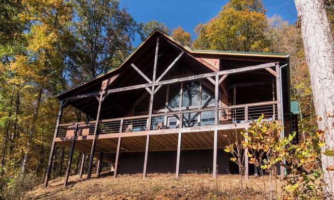 Topton Cabin | Timber Ridge-2 Bedroom, Pet Friendly, Luxury Cabin Rental, Panoramic Mountain Views, High Speed Internet, Rafting, Horseback Riding-Nantahala NC