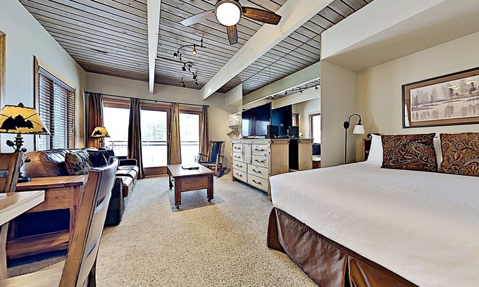 Snowmass Village Condo | 🌲Timberline 218 Studio Deluxe ~ Hot Tub~Pool~WiFi~Ski-in/out~Local Shuttle🌲
