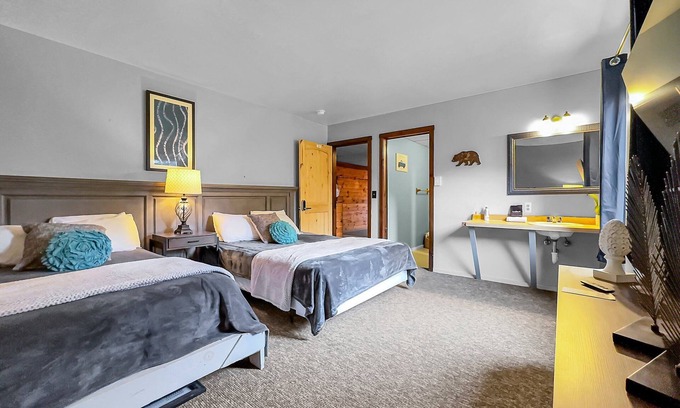 Ellicottville Cabin | Timberline Lodge - Downtown Ellicottville - Room 201