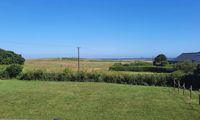 Weybourne Cottage | TIMBERS, pet friendly, country holiday cottage in Weybourne