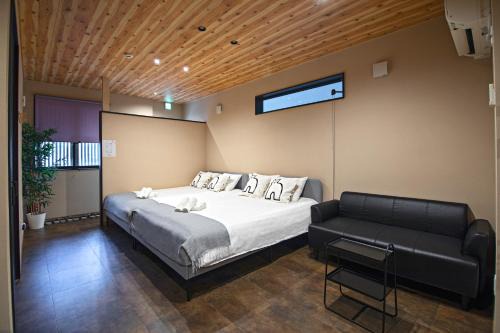 Shinsekai House | Time通天閣1F Tsutenkaku Nihonbashi
