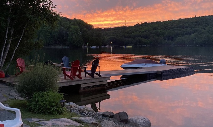 Eagle Lake Cottage | Time to relax! Waterfront, 10 mins to Haliburton.