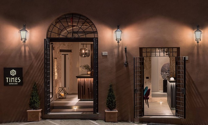 Old Town House | Times Suites & Bar