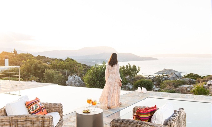 Plaka Villa | TIMORI, modern, panorama views, pool & kiddie-pool, 4 bedrooms plus guest house.