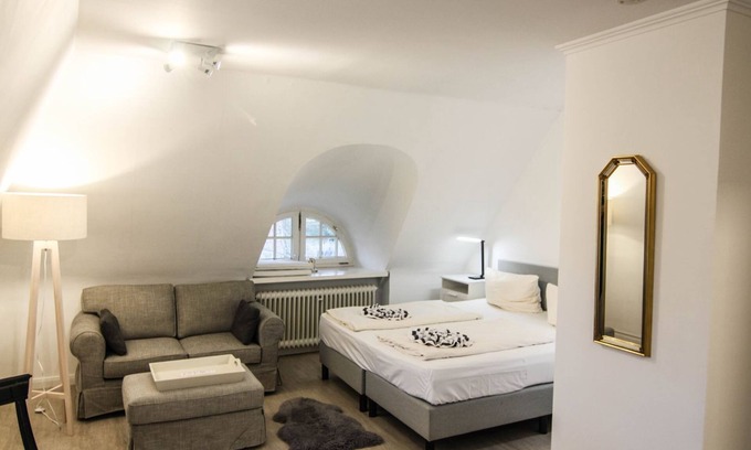 Archsum Apartment | Tina in the Friesenhaus Sieben-Linden - tranquil peace, endless "Fennen" -