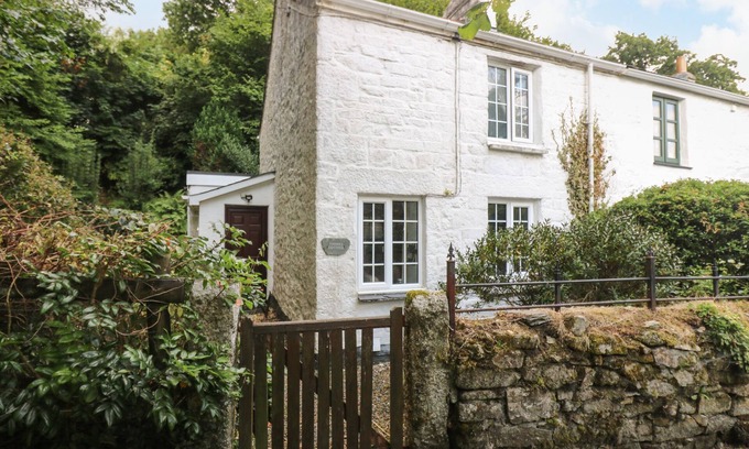 Liskeard Cottage | TINNERS COTTAGE, pet friendly, character holiday cottage in Liskeard