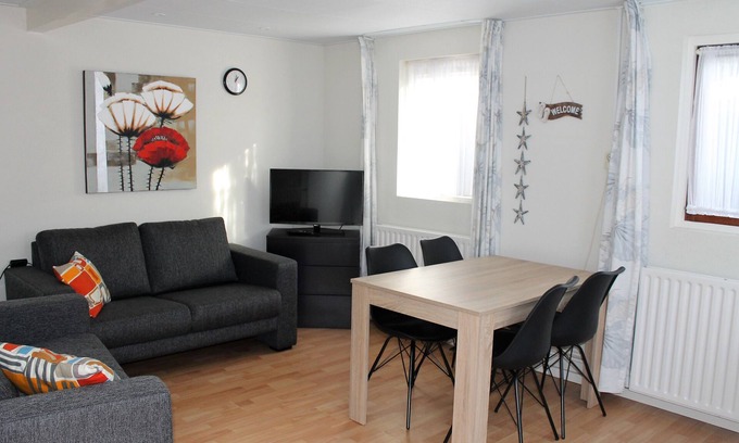 Noordwijk Cottage | Tiny beach house Proost, 100 m. from the beach, boulevard and lighthouse
