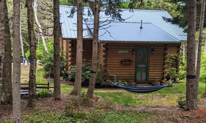 Lubec Cabin | Tiny cabin BIG CHARM/Military discount/Fire pit/ Beach/No pet fee