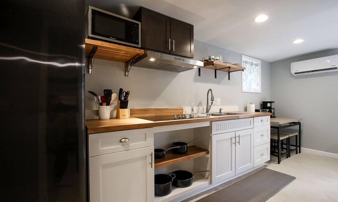 Midtown Cottage | Tiny Cottage, Live with Pets in Central Savannah