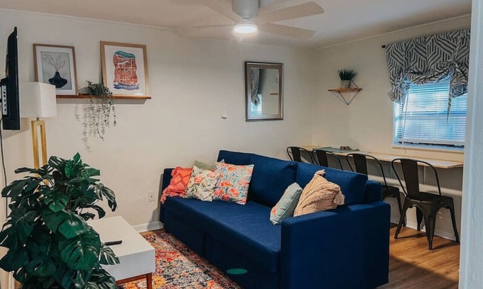 Sanford House | Tiny Cottage w/private courtyard steps from Historic Downtown Sanford
