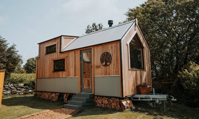 Amlwch Cottage | TINY HOME DRIFTWOOD, pet friendly, with open fire in Llanfechell