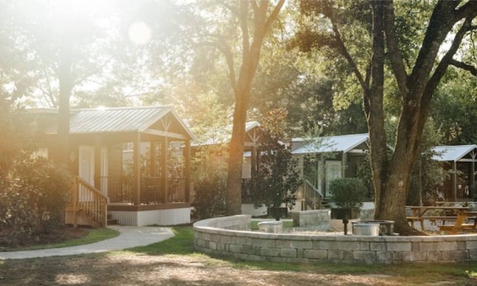 Harold House | Tiny Home in Luxury Resort - Oaks 4