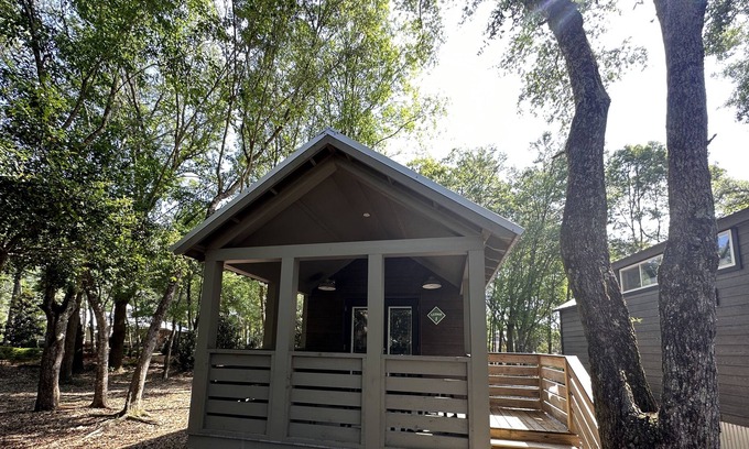 Harold Cottage | Tiny Home in Luxury Resort - Cedar 1