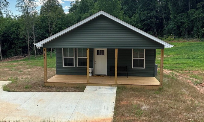 Oconee County House | Tiny home in Walhalla,SC-foothills Blue Ridge Mountains: near Clemson