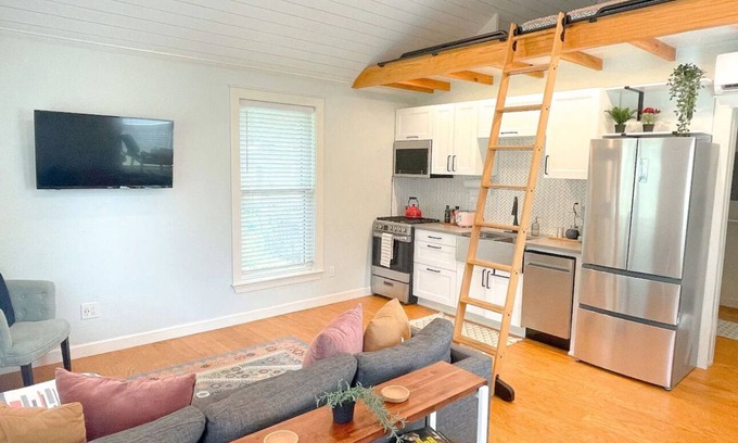 St. Elmo Improvement League House | Tiny Home - Mountain View - Historic St. Elmo