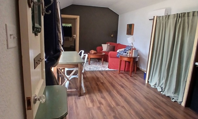 Royal Cabin | Tiny home near Brady Mt./Lake Ouachita