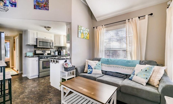 Woodland Park House | Tiny Home with Mountain Views BBQ & Family Perks