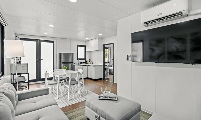Hollywood House | Tiny Homes in Fort Lauderdale