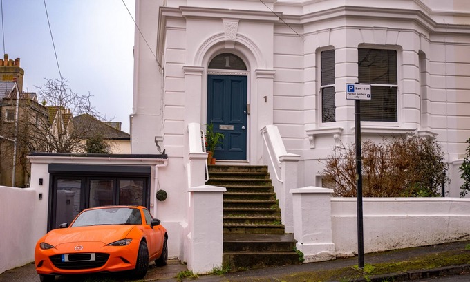 Brighton City Centre House | Tiny House, Brighton With Parking