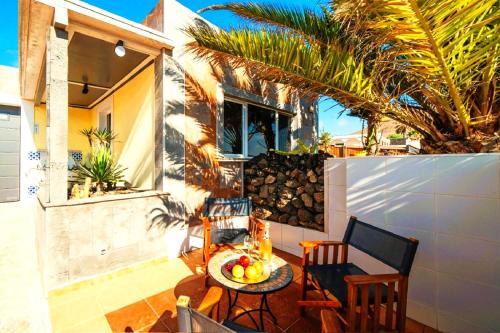 La Asomada Apartment | Tiny House MADORA - sea view - amazing garden - quiet location - Bodegas & hiking trails nearby